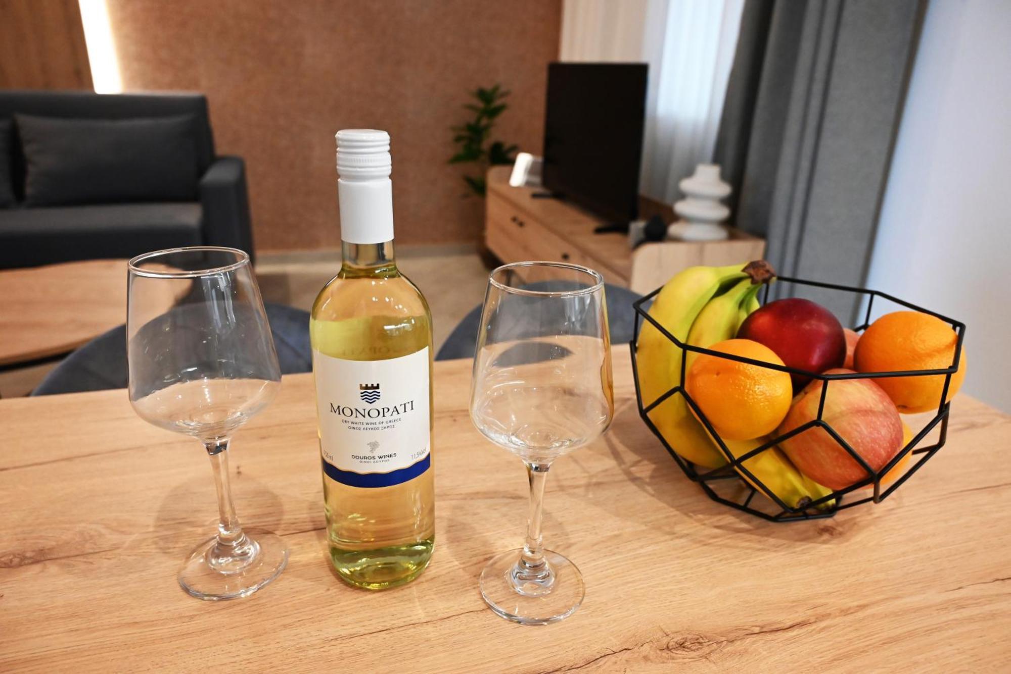 Mouson Luxury Suite With Free Private Parking 卡瓦拉 外观 照片